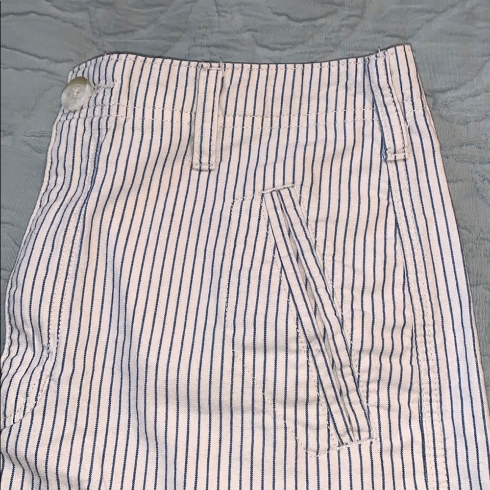 AE Shorts - Picture 3 of 6